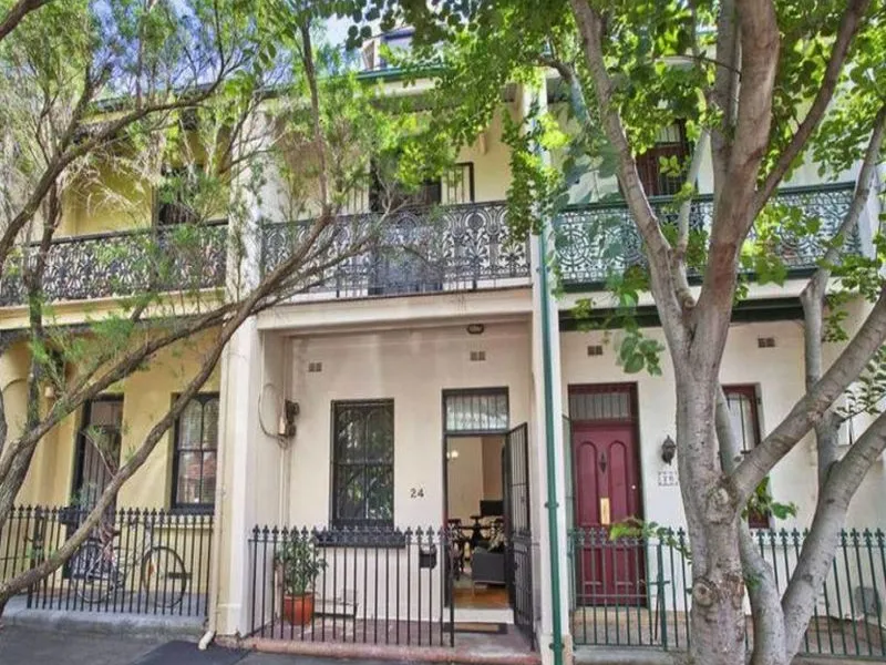 Fully furnished Gorgeous Terrace in the heart of Glebe  with 2 bed rooms and study