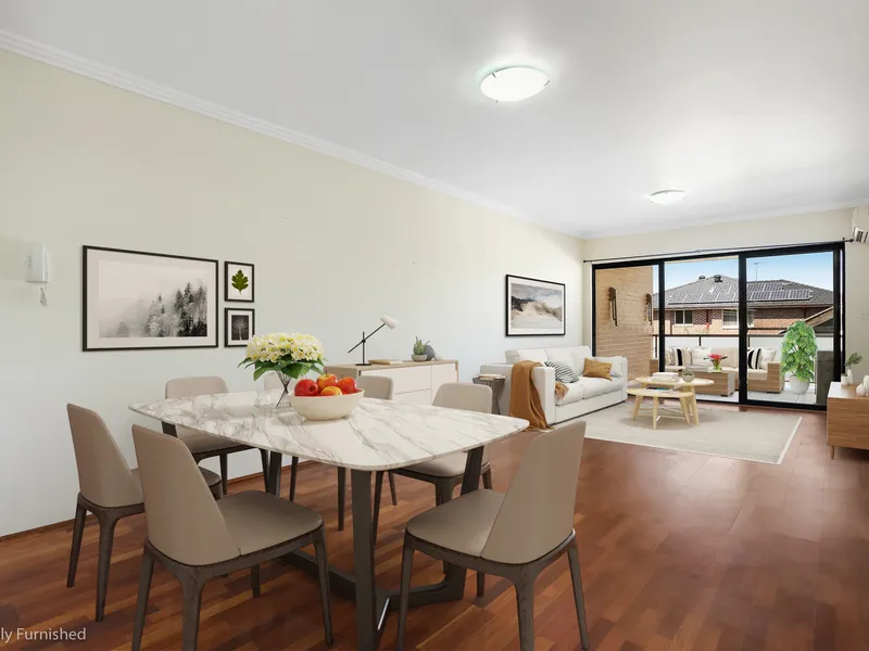 Immaculately Presented Apartment Overlooking Ford Park