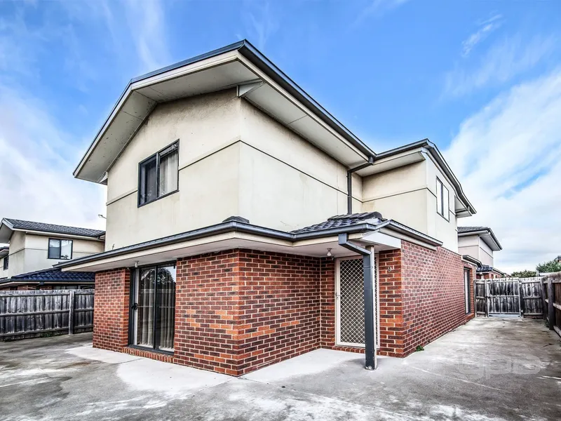 Neat and clean townhouse in central Werribee