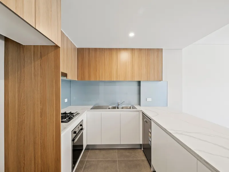 Oversized Near New 1 + Study