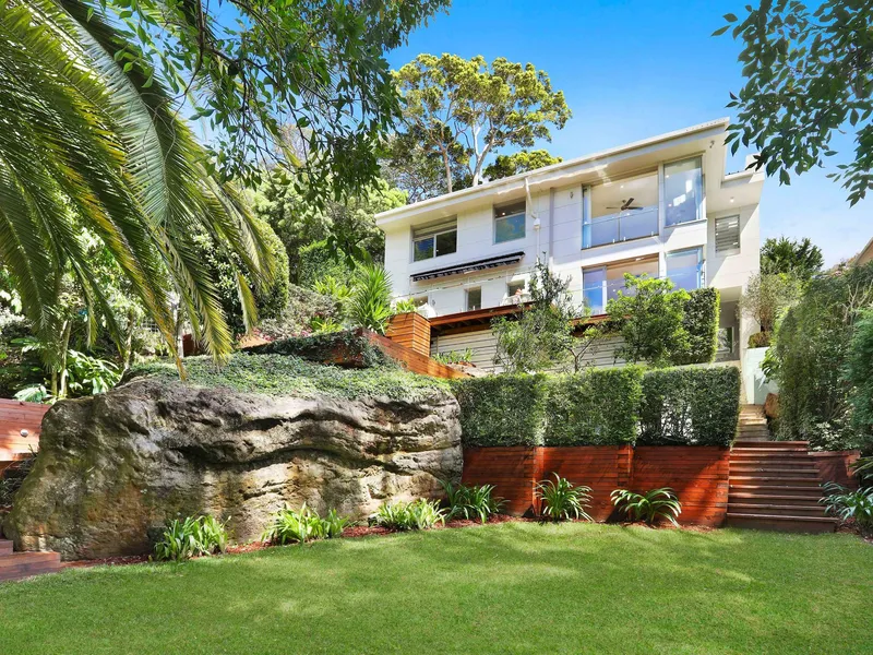 Modern Elegance With Sparkling Harbour Views