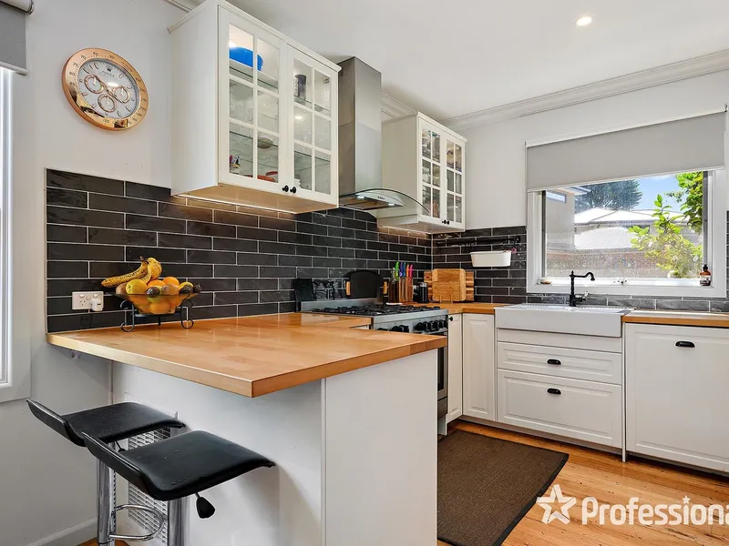 WEATHERBOARD CHARMER