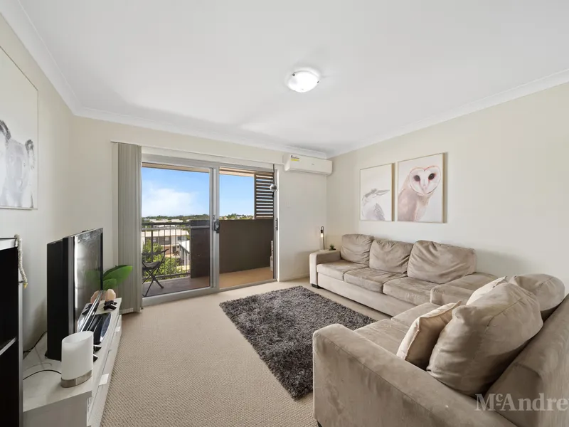 ENTRY LEVEL UNIT IN LIVELY LOCATION