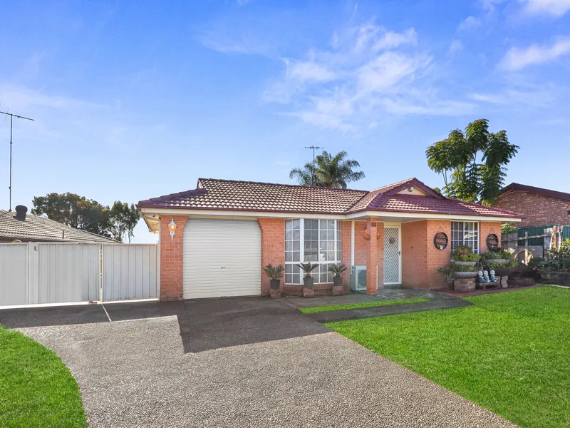 Great family home with multiple living areas!!!