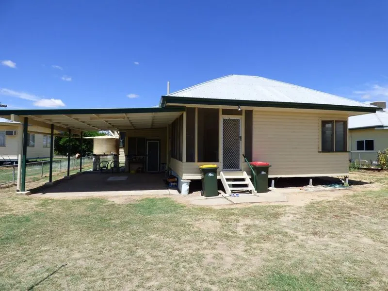 4 BEDROOM, IDEAL PROVEN INVESTOR OR RETIREMENT, QUIET, CRIME-FREE TOWN,ALL FACILITIES WITHIN WALKING DISTANCE!