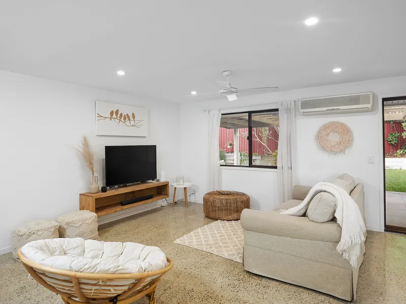 STUNNING RENOVATED PRIVATE DUPLEX!