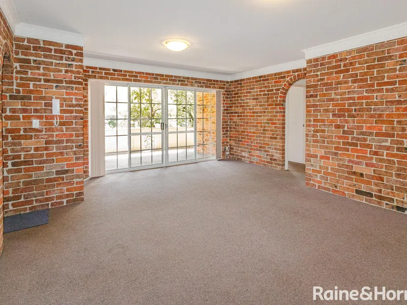 Light Filled Two Bedroom Unit- Close to Parramatta's CBD 