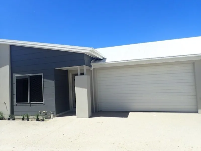 PRIVATE & SECURE UNIT IN OORALEA
