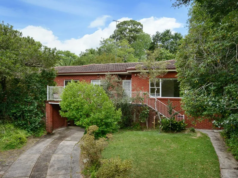 Delightful 3 bedroom, spacious home nestled in convenient location.