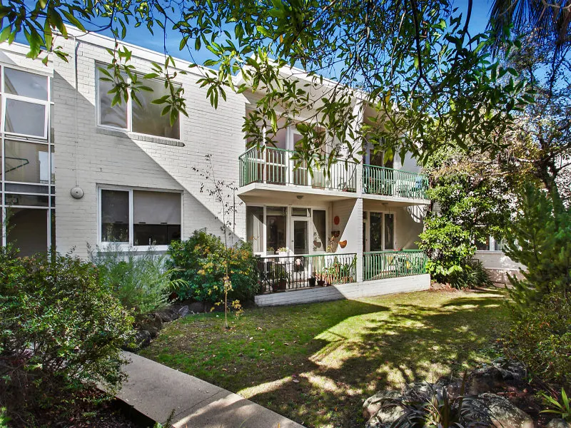 Xtra Large, Xtra Convenient, & Xtra Appealing & close to Racecourse & Train FOR OFI'S CONFIRM ATTENDANCE VIA  EMAIL propertymanager@halfapecent.com.au