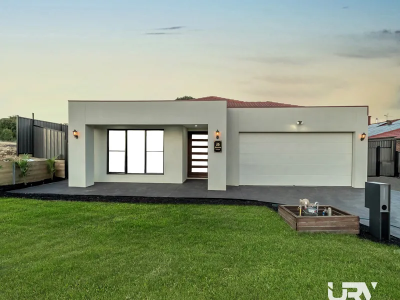 Captivating Views and Modern Sophistication: Discover Your Dream Home