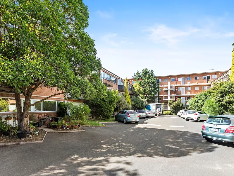 Low maintenance Living, Updated 2 Bedroom Apartment