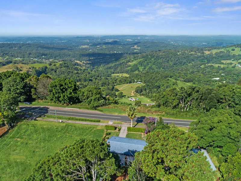 Fabulous Flaxton Home + Views!