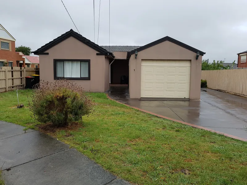 Spacious 2 Bedroom unit in the heart of Dandenong!