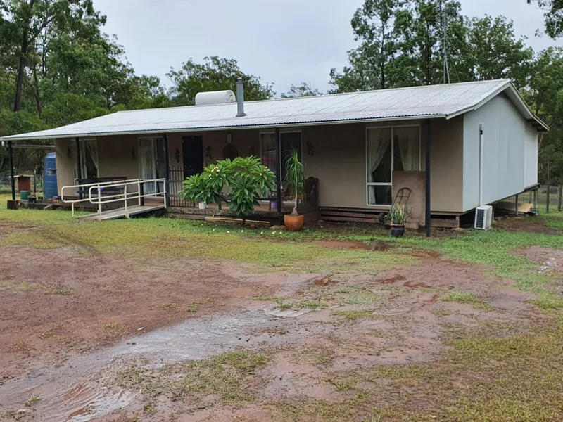 4 B/ROOM HOME WITH HIGHWAY FRONTAGE   LARGE GARAGE , TOWN WATER & RAIL TRIAL