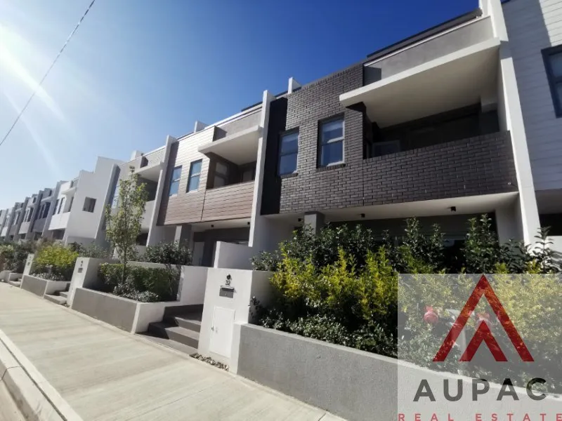 TRIPLEX design luxury Townhouse in a prime Location!