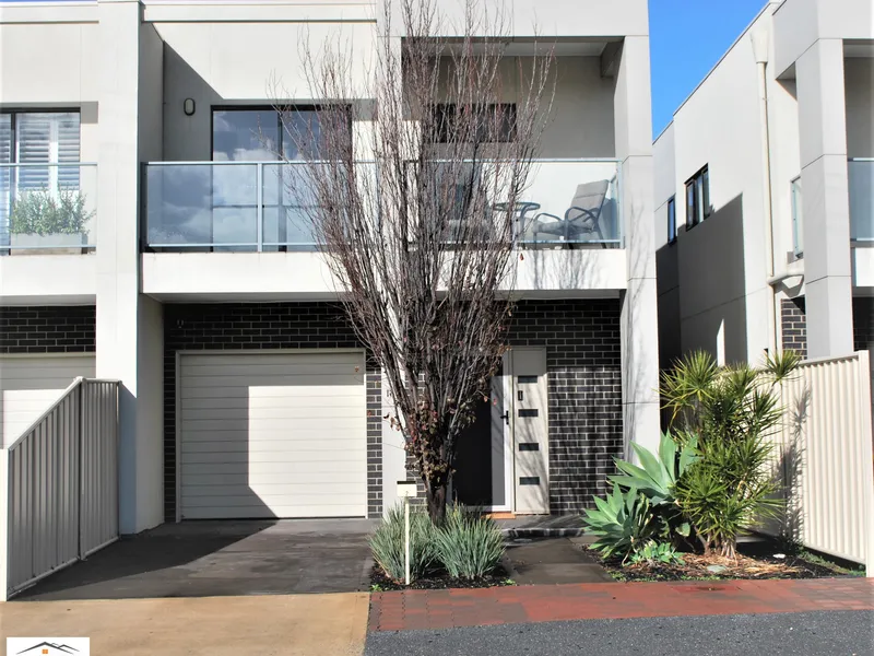 Stunning Townhouse only minutes to the city