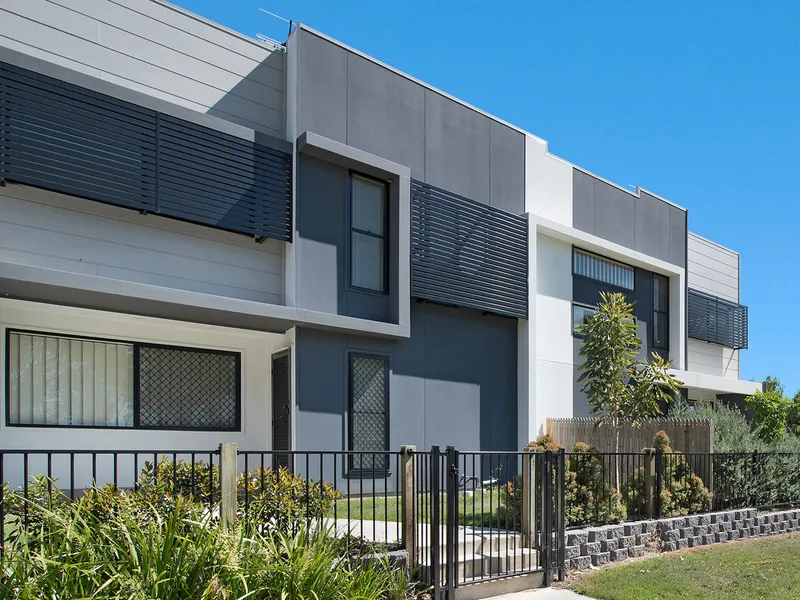 FULLY AIR CONDITIONED TOWNHOUSE $390 PER WEEK