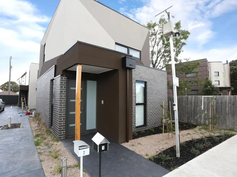 Modern townhouse in superb location - 1 week free rent