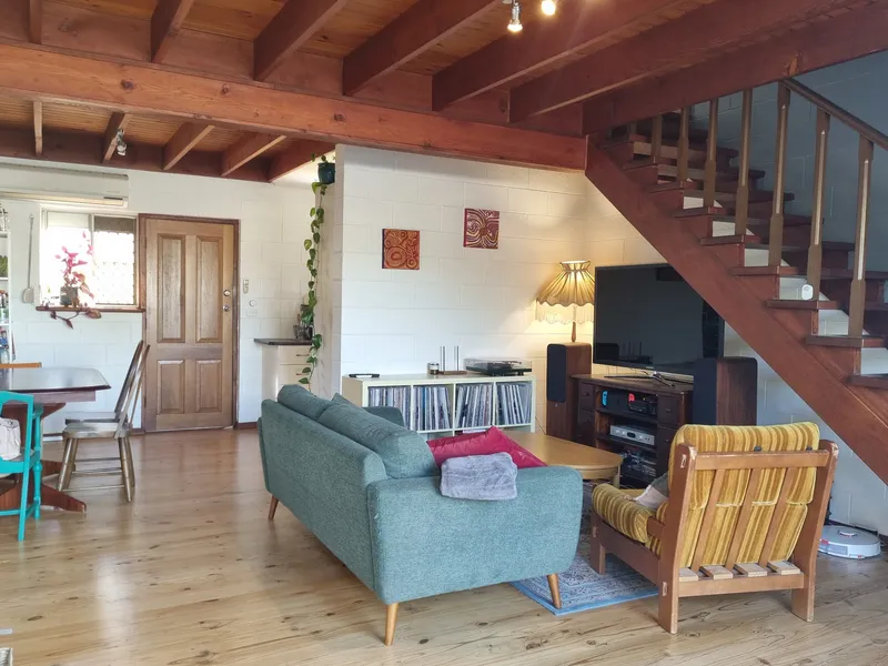 PRETTY AS A PICTURE - CUTE AND PRIVATE.