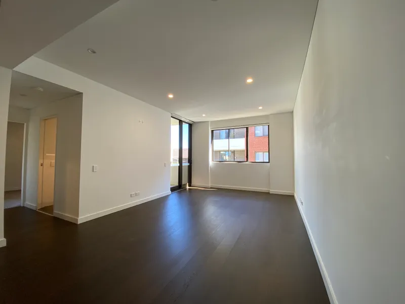 Modern Apartment With Village lifestyle, Steps to The Rail