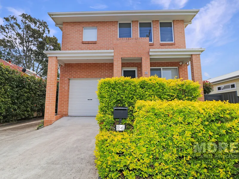 Modern and Near New 3 bed / 2 Bath