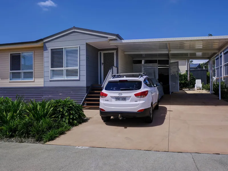 BEACHFRONT LIFESTYLE