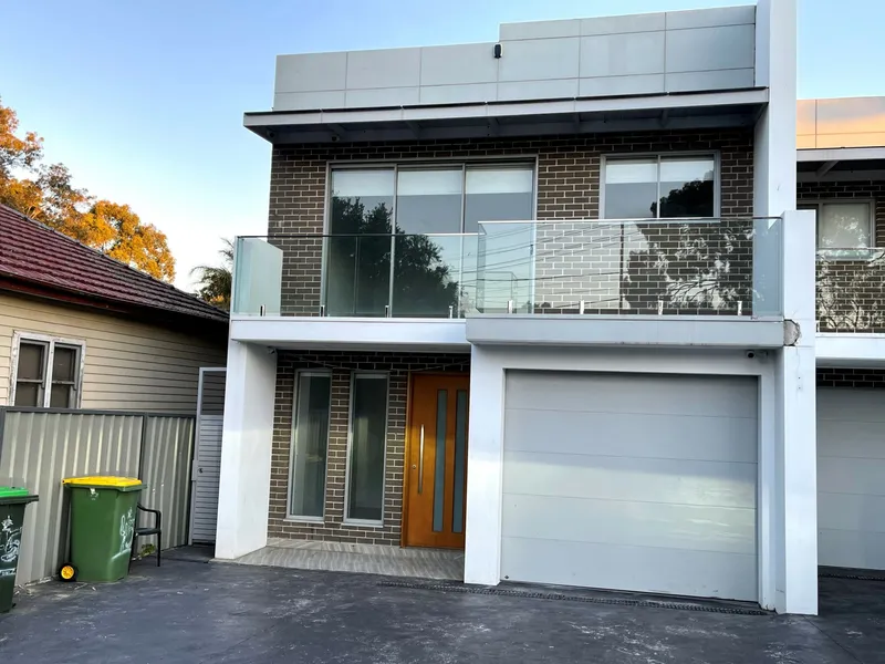 WONDERFUL 4 BEDROOM DUPLEX !