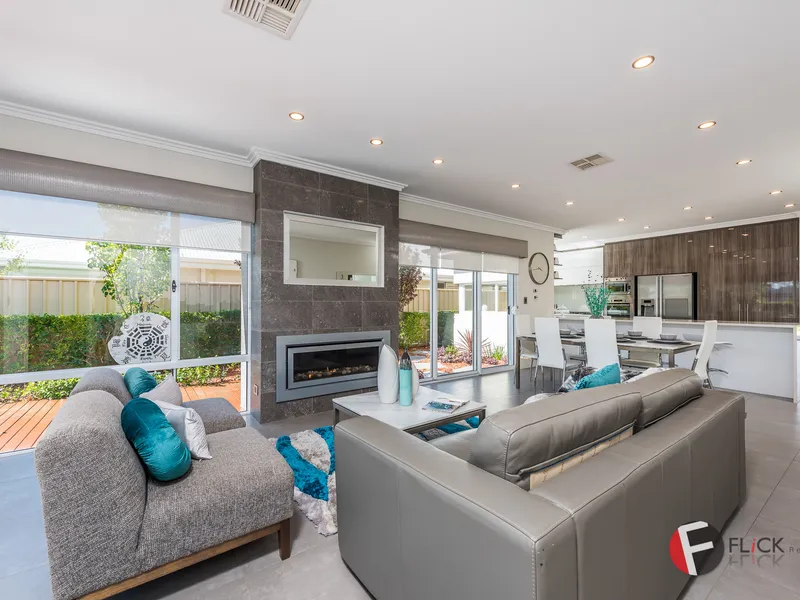 STUNNING EX DISPLAY HOME !!