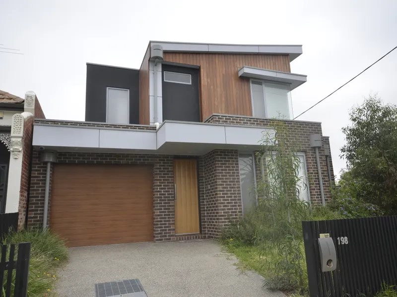 MODERN LIFESTYLE & PERFECT LOCATION 