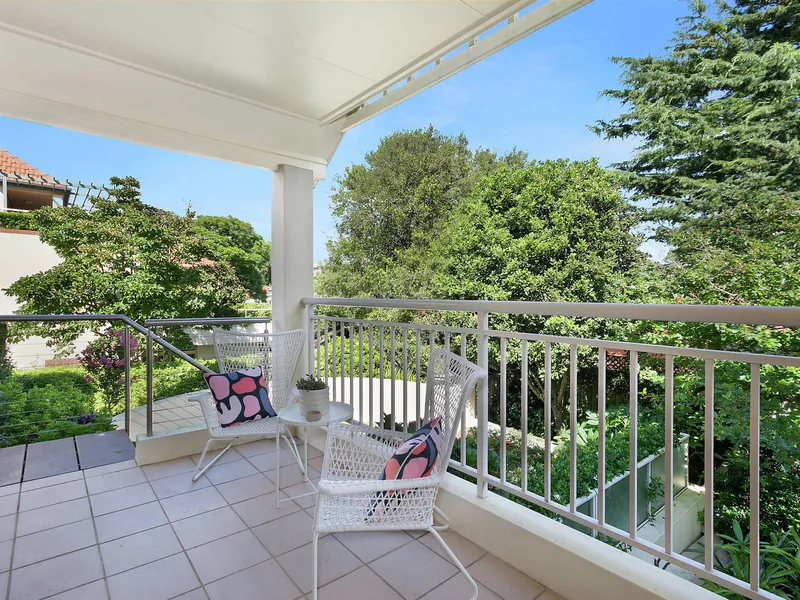 Conveniently Located, Stunning Garden Apartment