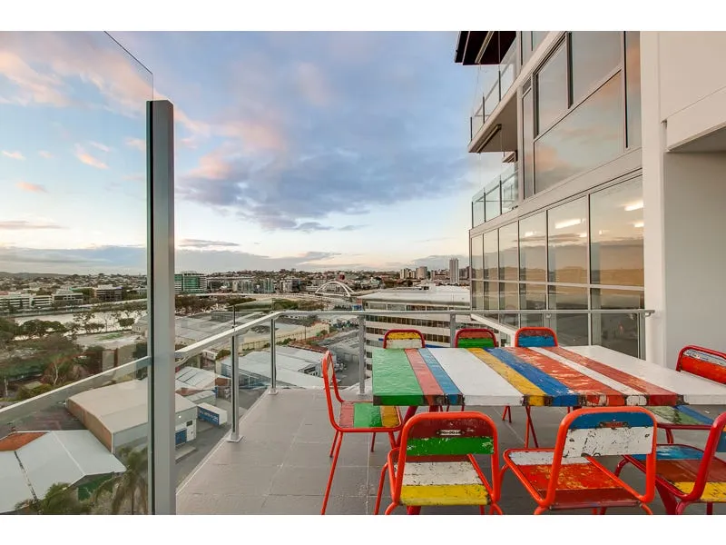 Stunning unit in highly sought-after South Brisbane - FURNISHED