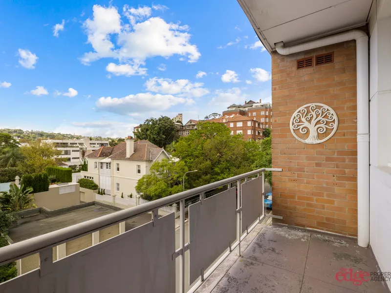 Well Presented, Spacious One Bedroom Unit 