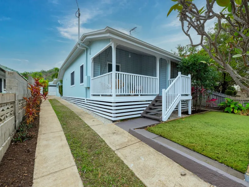 Charming Family Home with Teenager's Retreat in West End