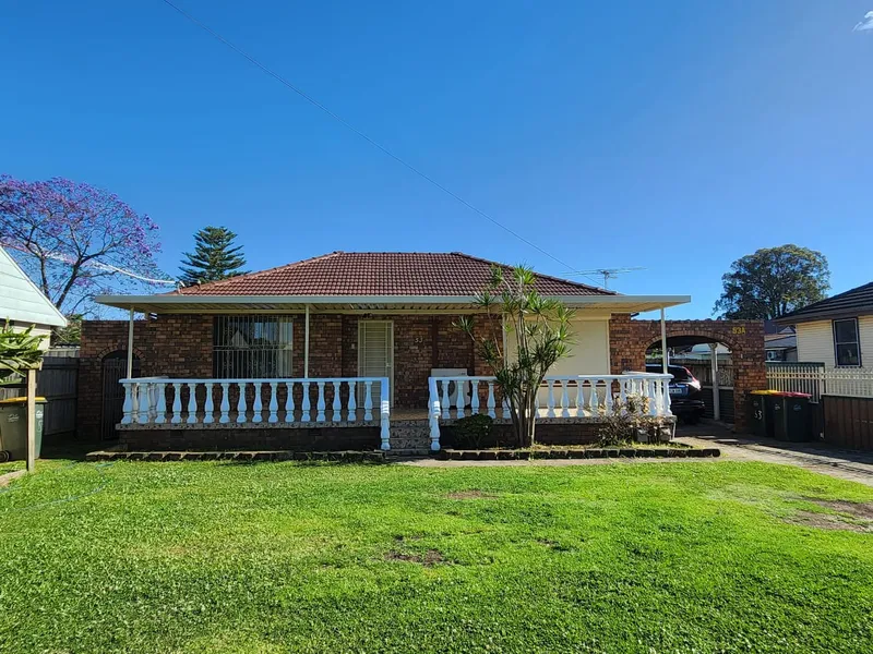 BRICK HOUSE & NEW GRANNY FLAT