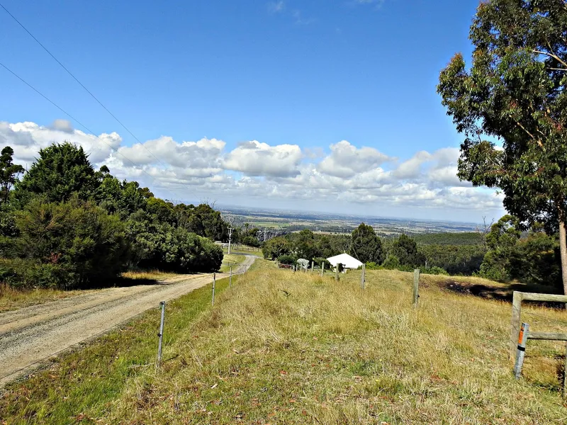 5 ACRES WITH SPECTACULAR VIEW NO BUILDING PERMIT. 
