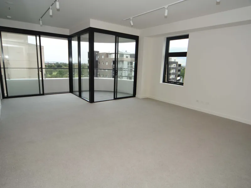 MODERN 2 BEDROOM APARTMENT WITH PARKING
