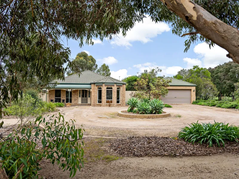 IDYLLIC MULTI-GENERATIONAL ESTATE
