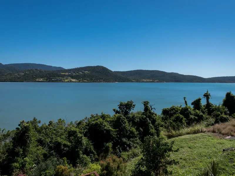 Amazing opportunity, absolute waterfront