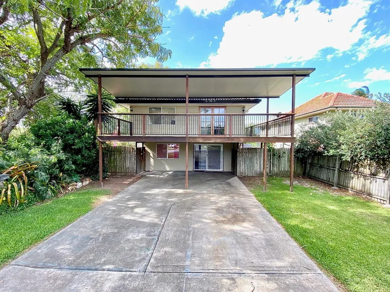 Fantastic family home on large 642 m2 block - RENOVATION POTENTIAL