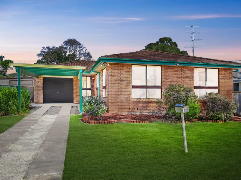 Low maintenance living only moments from the lake