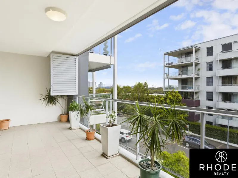 Modern Two Bedroom Apt with water views and heated indoor pool