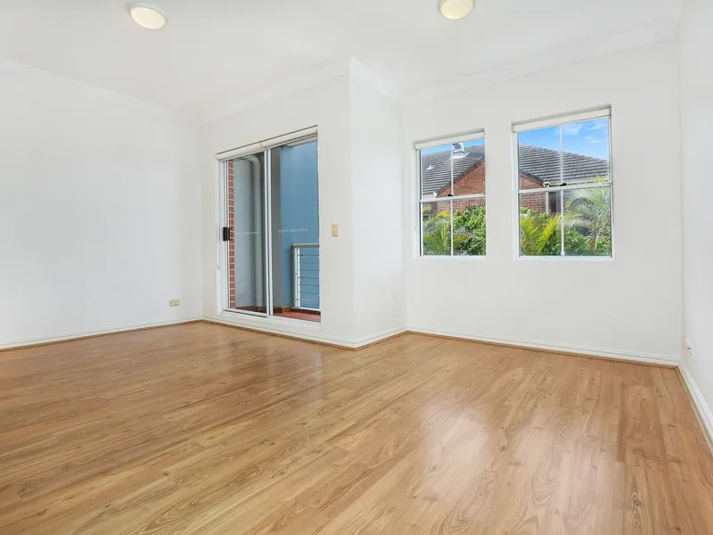 Spacious Two Bedroom in Premium North Sydney Location