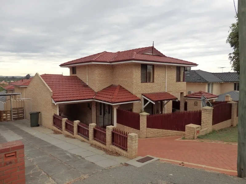 IDEALLY LOCATED TOWNHOUSE