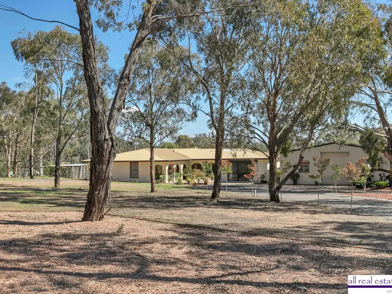 Family Home with Large Shed & Workshop Close to Canberra