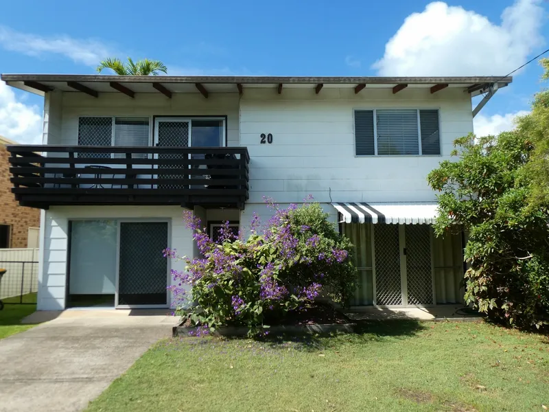 Extensive Family Home Walk to CBD and Beaches