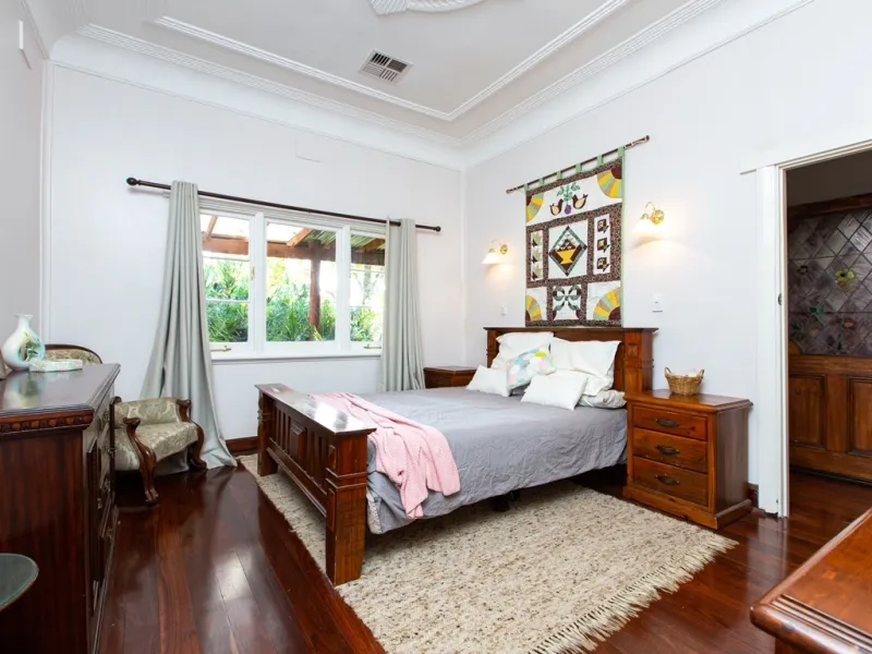 CLASSIC COUNTRY CHARM