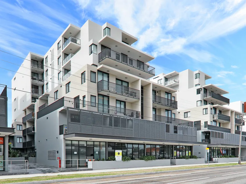 Stylish designer apartment opposite Canterbury Hospital