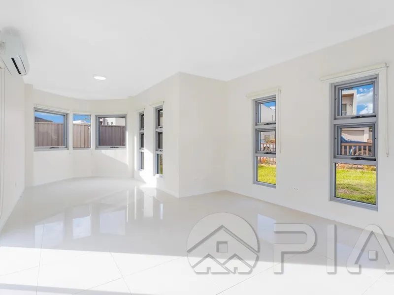 Exclusive Estate, Dynamic Community, Ideal for The Family!!