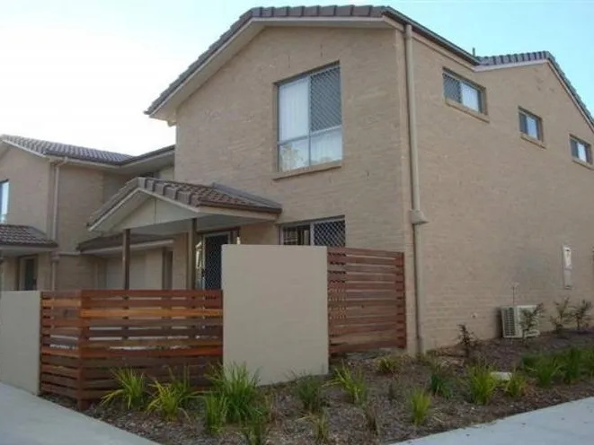 QUIET TOWNHOUSE LIVING